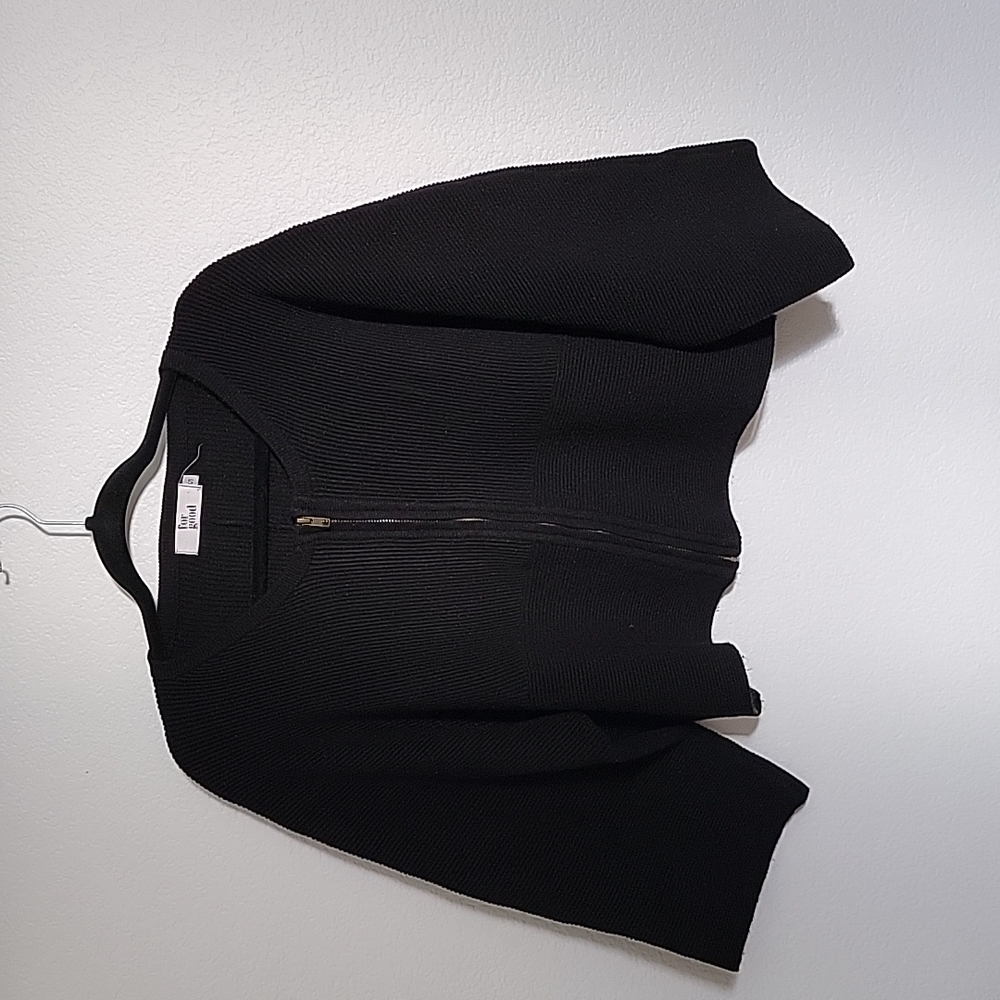 Crop zip up sweater by For Good